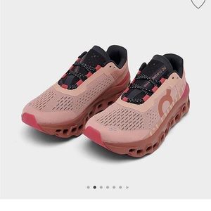 WOMEN'S ON CLOUDMONSTER RUNNING SHOES size 9.5 color rose/cork